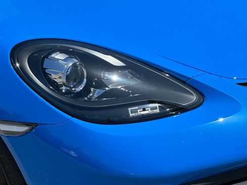 Used 2023 Porsche 718 Boxster Spyder RWD image 38