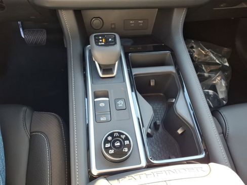 New 2026 Nissan Pathfinder SL image 14