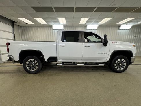 Used 2023 Chevrolet Silverado 2500 LT w/ Convenience Package image 5