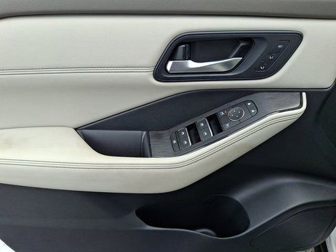 Used 2023 Nissan Rogue SL w/ SL Premium Package image 16