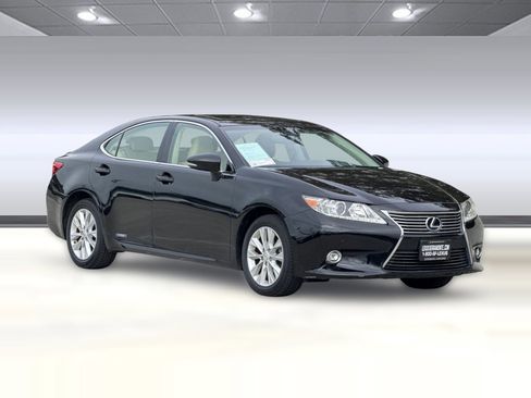 Used 2015 Lexus ES 300h w/ Navigation System Package FWD image 6
