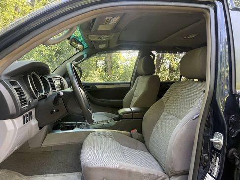 Used 2006 Toyota 4Runner SR5 AWD/4WD image 48