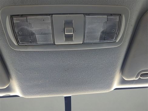 Used 2019 Nissan Titan S image 33