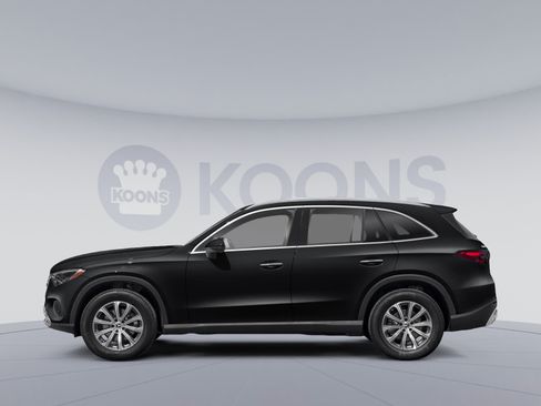 Used 2023 Mercedes-Benz GLC 300 4MATIC image 4