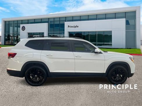 Used 2023 Volkswagen Atlas SE w/ Black Wheel Package FWD image 5