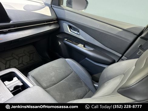 Used 2024 Nissan Ariya AWD image 29