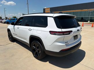 Used 2025 Jeep Grand Cherokee L Limited w/ Black Appearance Package AWD/4WD video 3