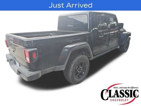 Used 2024 Jeep Gladiator Sport image 4