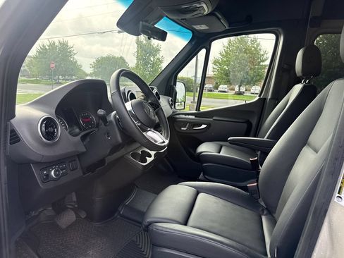 Used 2026 Mercedes-Benz Sprinter 2500 image 9