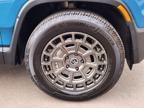 Used 2024 Rivian R1S Adventure image 20