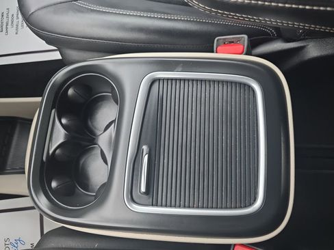 Used 2024 Chrysler Pacifica Touring-L image 20