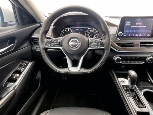 Used 2023 Nissan Altima 2.5 SV FWD image 4