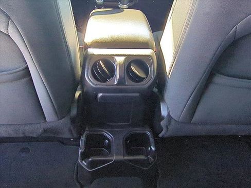 Used 2019 Jeep Wrangler Unlimited Sport image 17