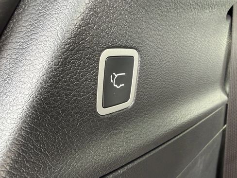 New 2026 Chrysler Voyager LX image 13