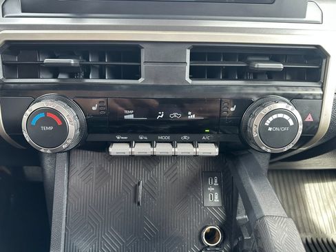 Certified 2024 Toyota Tacoma SR5 AWD/4WD image 19