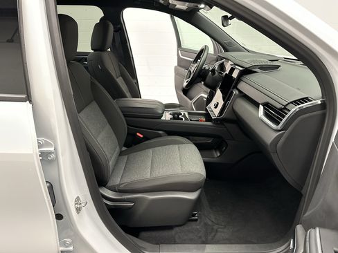 Used 2025 GMC Acadia Elevation FWD image 24