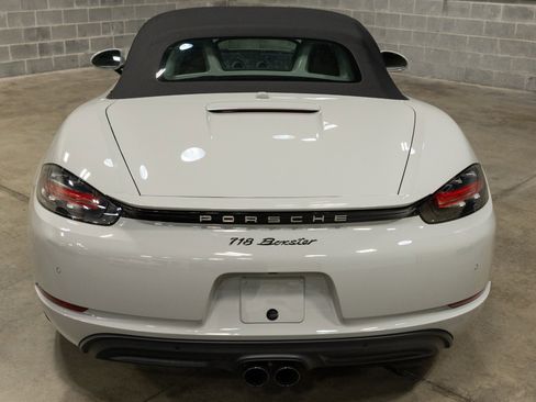 Used 2021 Porsche 718 Boxster RWD image 12