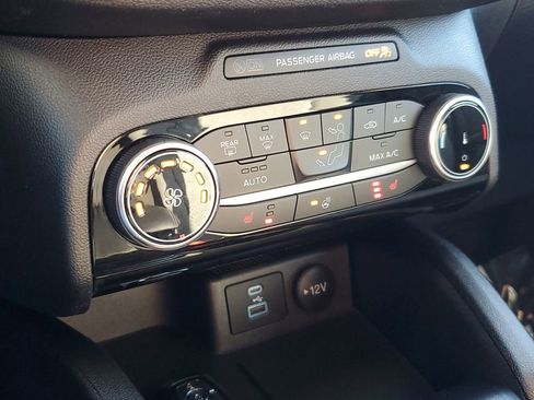 Used 2022 Ford Escape SE w/ Cold Weather Package image 18