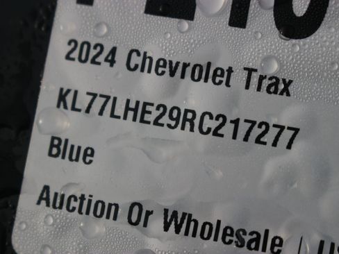 Used 2024 Chevrolet Trax LT FWD image 37