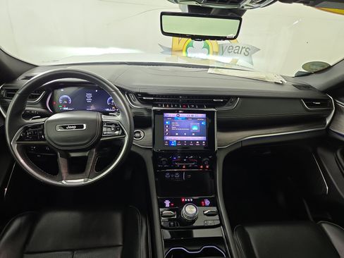 Used 2022 Jeep Grand Cherokee L Overland w/ Luxury Tech Group IV AWD/4WD image 14