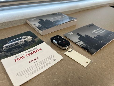 Certified 2022 GMC Terrain SLT w/ Infotainment Package II image 17