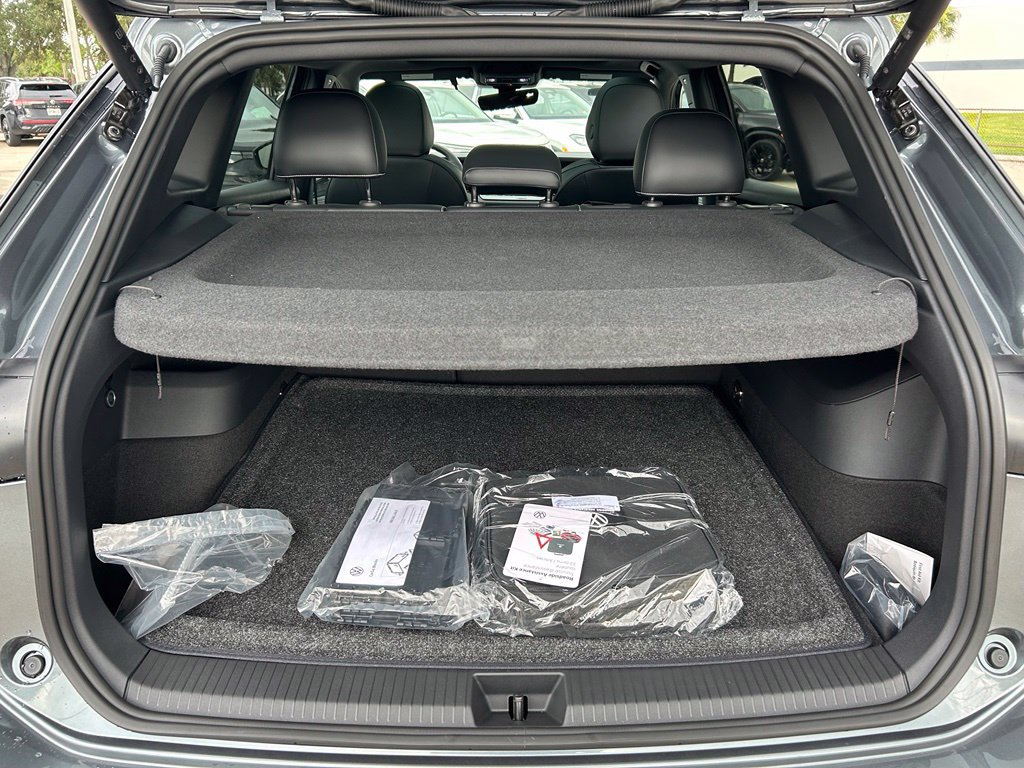 New 2026 Volkswagen Tiguan SE R-Line FWD image 44