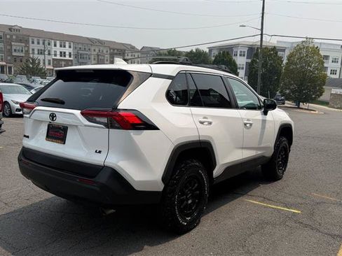 Used 2019 Toyota RAV4 LE FWD image 12