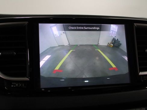 Used 2024 Chrysler Pacifica Touring-L image 27