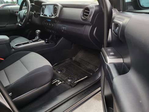 Used 2021 Toyota Tacoma TRD Sport w/ Technology Package AWD/4WD image 8