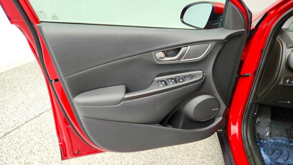 Used 2021 Hyundai Kona Ultimate FWD image 11