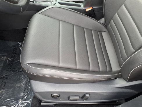 Used 2022 Volkswagen Jetta SE w/ Panoramic Sunroof Package image 17