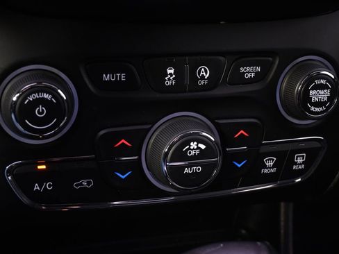 Used 2019 Jeep Cherokee Limited AWD/4WD image 31