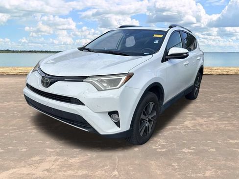 Used 2018 Toyota RAV4 XLE FWD image 2