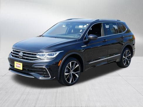 Used 2024 Volkswagen Tiguan SEL R-Line w/ MDO Package, Two-Row AWD/4WD image 3