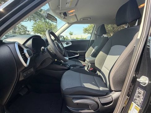 Used 2022 Kia Soul LX FWD image 12