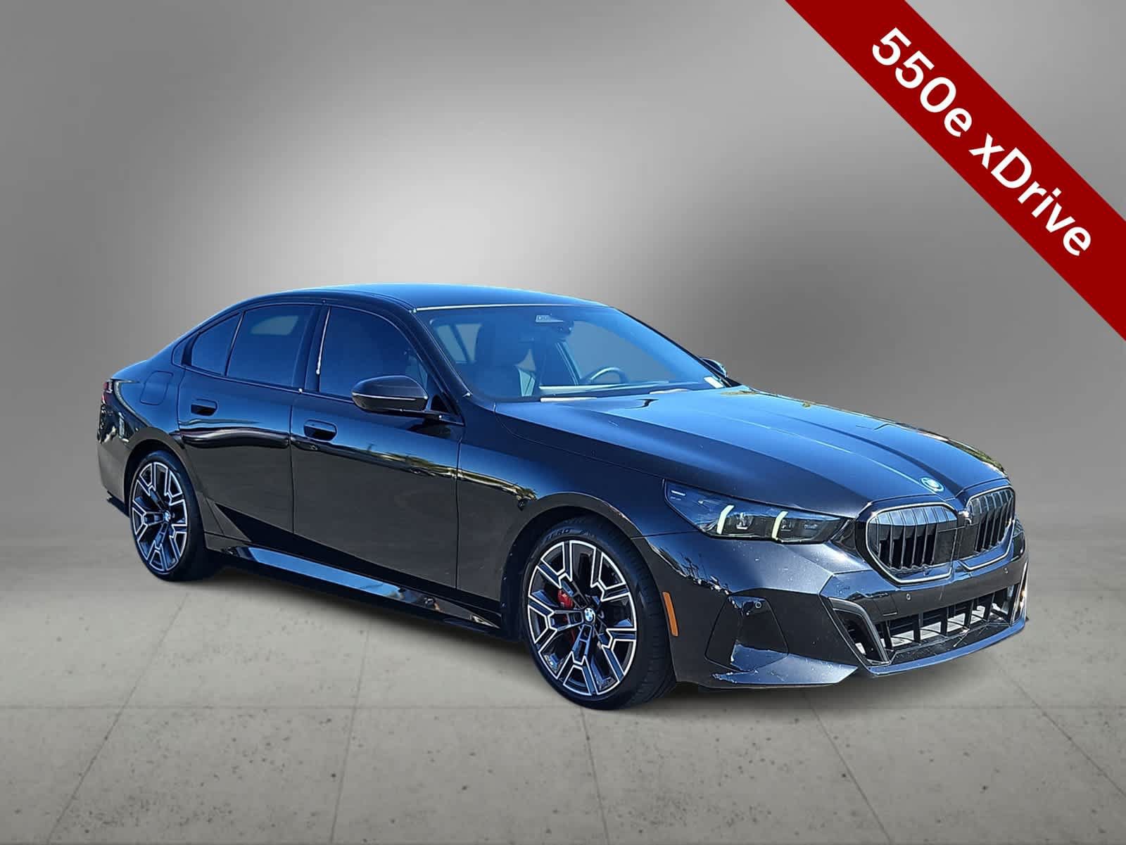 Used 2026 BMW 550e xDrive w/ Executive Package AWD/4WD image 2