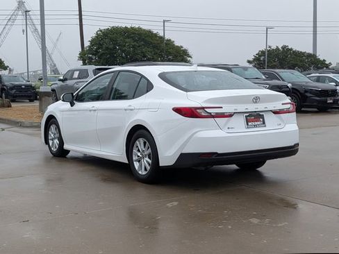 Used 2025 Toyota Camry LE FWD image 8