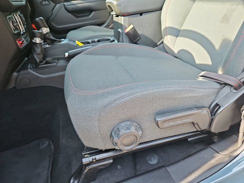 Used 2024 Jeep Wrangler Unlimited Rubicon AWD/4WD image 16