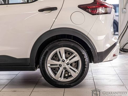Used 2022 Nissan Kicks S image 9