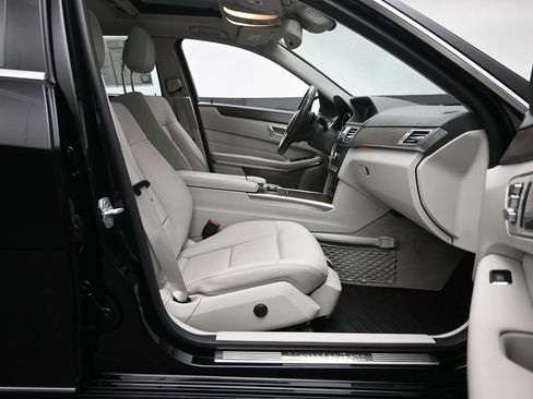 Used 2016 Mercedes-Benz E 350 4MATIC Sedan image 9