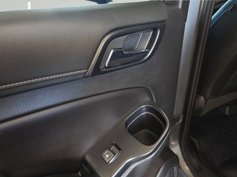 Used 2019 Chevrolet Suburban Premier AWD/4WD image 25
