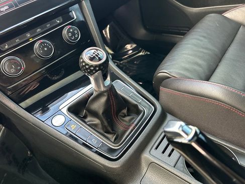 Used 2019 Volkswagen GTI SE image 27