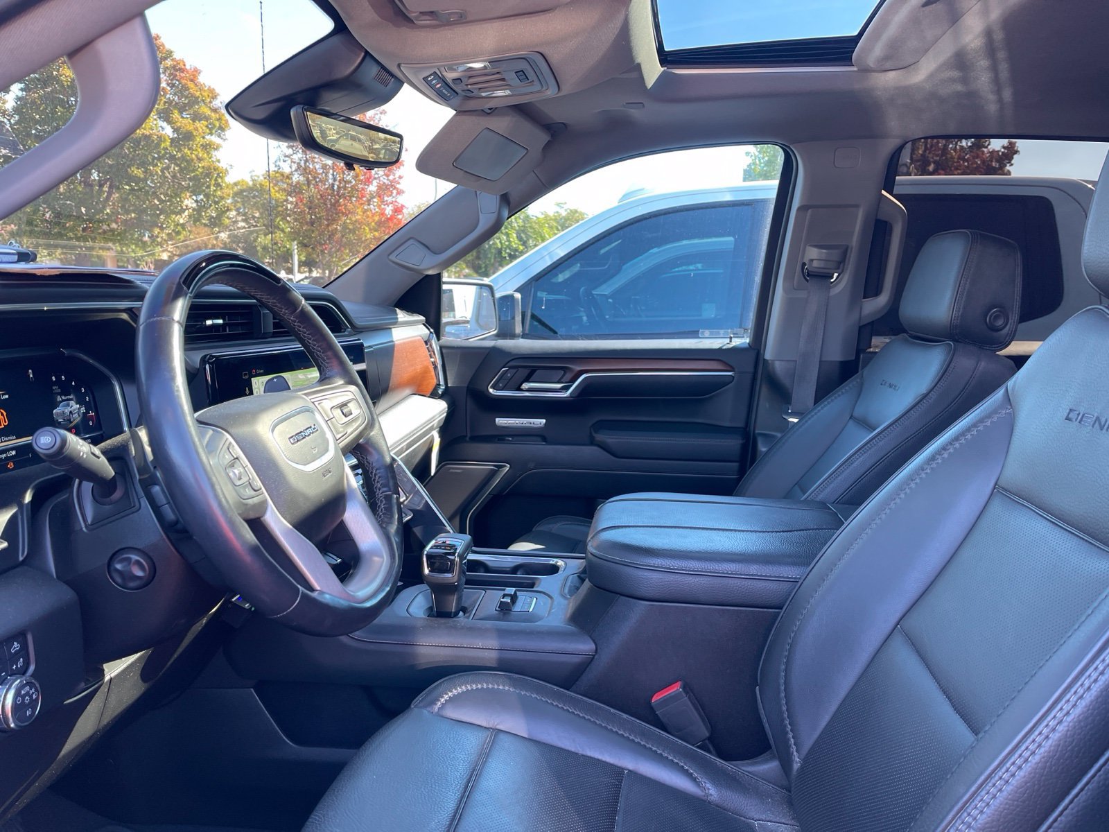Used 2024 GMC Sierra 1500 Denali AWD/4WD image 5