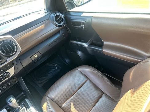 Used 2019 Toyota Tacoma Limited image 22