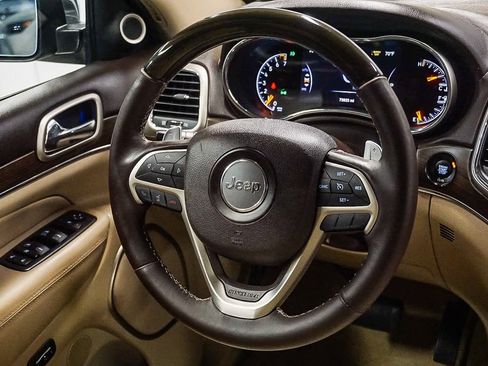 Used 2017 Jeep Grand Cherokee Overland image 16