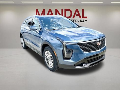 Used 2025 Cadillac XT4 Premium Luxury FWD image 4