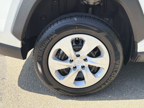 Used 2025 Toyota RAV4 LE AWD/4WD image 17