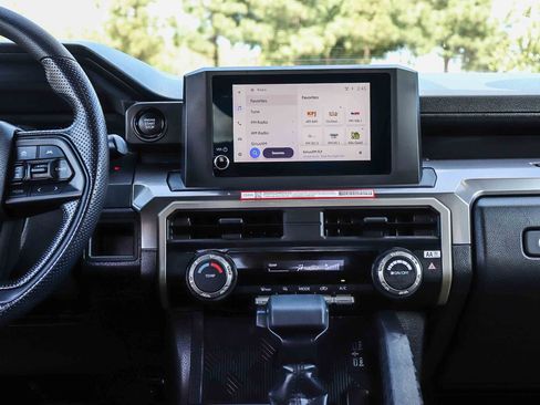 Certified 2025 Toyota Tacoma SR5 AWD/4WD image 16