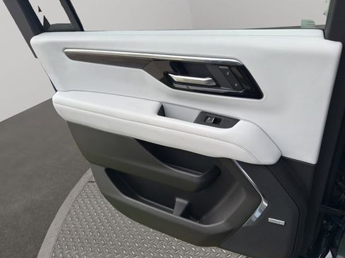 New 2026 Chevrolet Suburban Premier image 19