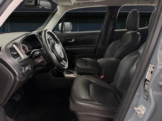 Used 2018 Jeep Renegade Limited w/ UConnect 8.4 Nav Group FWD image 9
